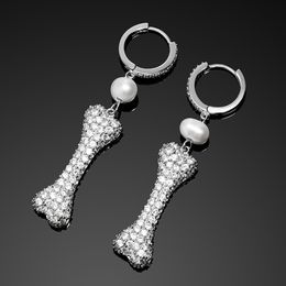 Creative Bone Dangle -oorbellen met natuurlijke zoetwaterparel Iced Micro Pave CZ Hip Hop Jewelry For Girls Party Gift