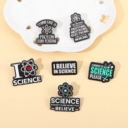 Creatieve broche wetenschap badge ontwerp gevoel van vertrouwen wetenschap brief metalen broche Trinket