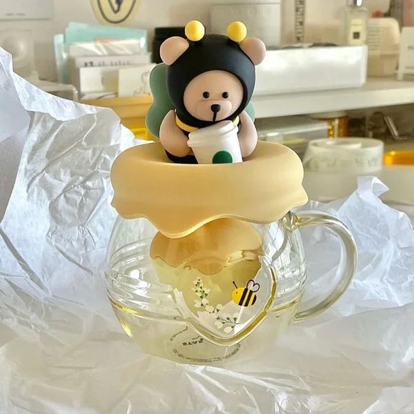 Taca de té de abeja de dibujos animados creativos con vidrio de leche con tapa con tazas de café taza de vidrio Taza de otoño Taza fría Taza Kawaii 240329