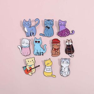 Broche créative de dessins animés, adorable chat et petit animal mignon avec des formes drôles, des sacs, des vêtements, des accessoires, des badges