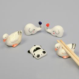 Cartoon creativo palillo repente cerámica doméstica soporte de palillo de animales mesa restaurante mesa decorativa de cuchara multifuncional soporte para pluma regalo