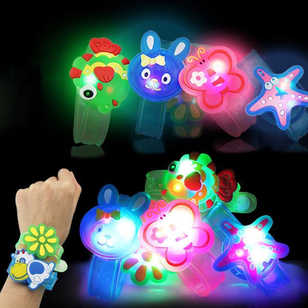 Dibujos animados creativos LED reloj flash pulsera pulsera luz pequeños regalos juguetes para niños mayorista venta de productos juguetes de Navidad C4778