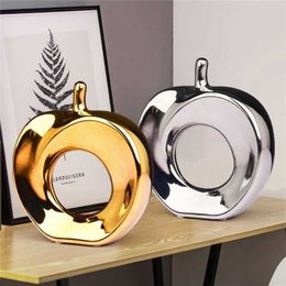 Creative Ceramic Gold and Silver Hollow Apple Ornaments Nordic Modern Home Decorations Desktop Crafts Christmas Arts Figurines 211108