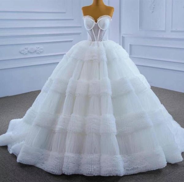 2023 Nuevo vestido de baile lujoso Vestidos de novia Cariño Capas Ilusión escalonada Con cordones Capilla Tren Vestidos de novia GG02W