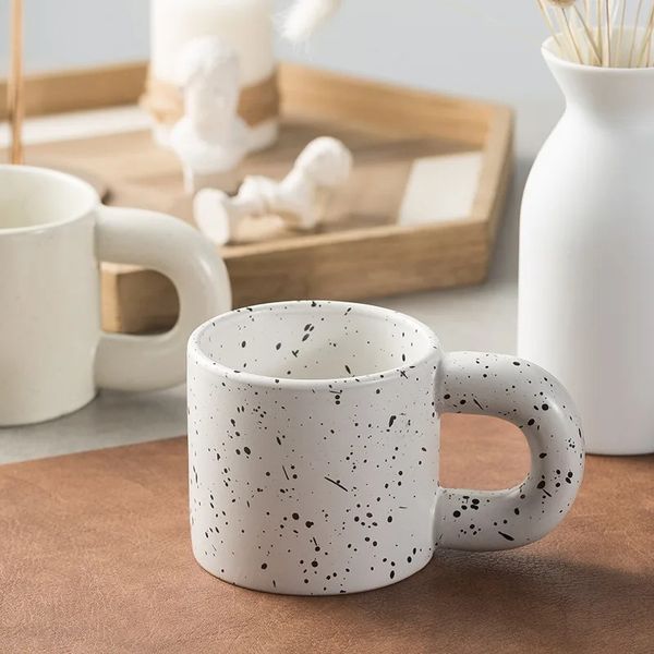 Taza creativa taza de cerámica tazas de café nórdicas con grandes tazas de jugo de cerámica de color handrip