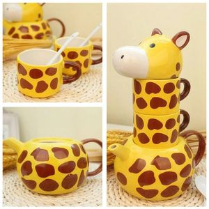 Créativité mignonne de forme de girafe conception de céramique théière avec 2 tasses de thé kawaii cartoon animal tasse kid gift office de table d'accueil 240329