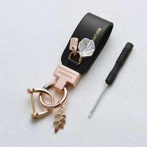 Porte-clés créatif et mignon en feuille de coquillage pour hommes et femmes, joli pendentif de sac exquis, beau cadeau de fête, porte-clés de voiture noir