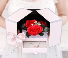Creatieve geschenkdoos voor Valentine039S -dagcadeau met zeepbloemen en een sieraden opbergdoos rood en roze kleur voor keuze2789696