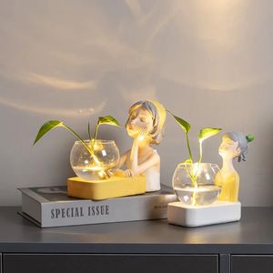 Creative Girl Résine Sculpture Verre Hydroponique Vase avec Lumières Maison Salon Bureau Bureau Plante Décor Figurines Cadeau 240228