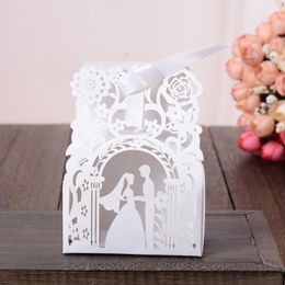 Boîtes de bonbons creuses créatives Faveurs de mariage couleur blanche avec découpage au laser motif floral de mariage belle paquet cadeau européen