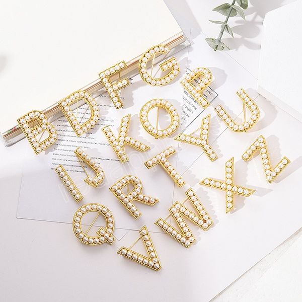 Broches créatives en Imitation de perles avec lettres anglaises pour femmes, Badges en émail, bijoux cadeaux pour le nouvel an, épingles à revers pour amis