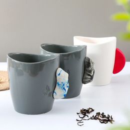 Mugs de grande capacité irréguliers créatifs Ins Home Cerramic Tug tasse de grande valeur Café à eau de café 240418