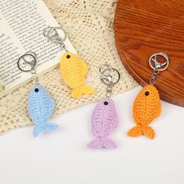 Llaveros creativos de peces de punto, llaveros bonitos de carpa Koi de punto para llaves de coche, llavero tejido colorido de estilo coreano para coche