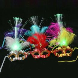 Masques de plumes brillantes à LED créative Venival Carnival Halloween Christmas Light Up Masks Masquerade Wedding Party Cosplay Mask