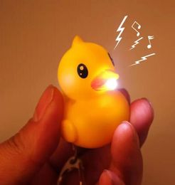 Creative LED Yellow Duck Keychain met Sound Animal Series Rubber Ducky Key Ring Toys Doll Gift9860255