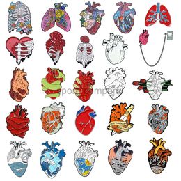 Creatieve medische organen emaille broche brein long hart borst baarmoeder bloemengolf mechanische hart metalen badge revers pins sieraden