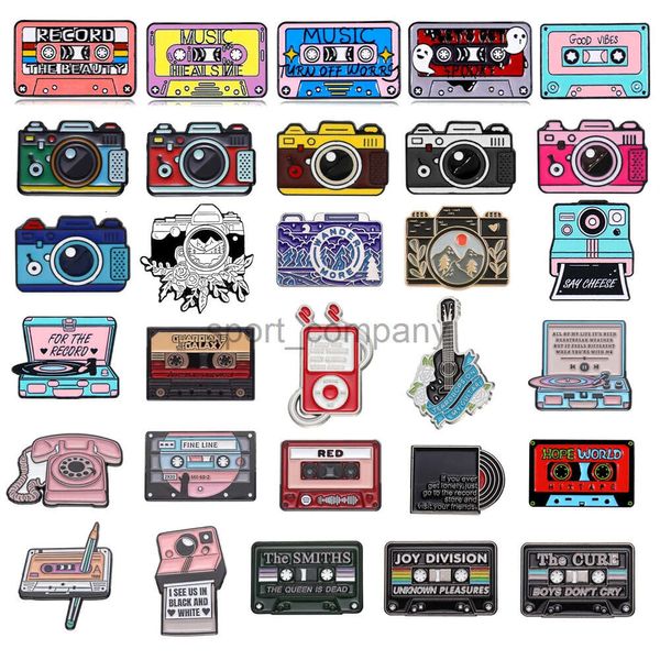 Creative Metal Brooch Music Rock CD CAMERIE LA LA PLACEMENTAGE WAMKMAN GUITARE Record Téléphone Retro Badge Punk Punk Pins Bijoux Gift