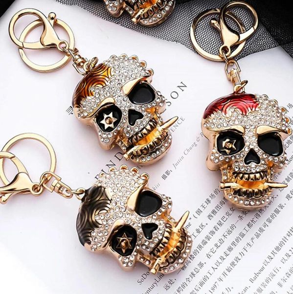 Llaveros creativos de Metal con diamantes de imitación y cabeza de calavera, colgante para hombre, llavero de esqueleto, accesorios para bolso de mujer, regalo