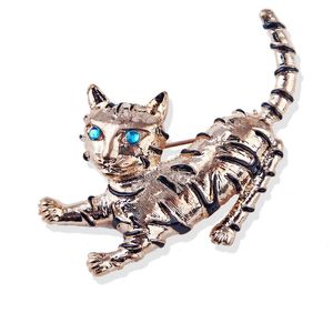 Pin de broche de chat de montagne créative pour femmes hommes émail émail chaton mignon épingles à rebelle de la fête de bureau