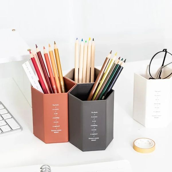 Créatif Hexagonal Design Hexagonal Hextor Holder Student Stationery SPEINTERY Metal Metal Crayer Horse Capacité pour Home Office