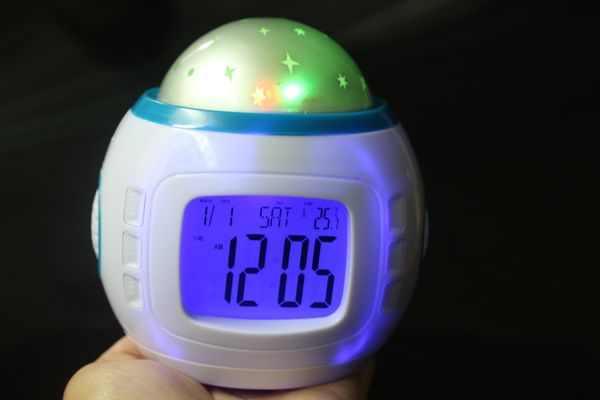 Música creativa proyección de cielo pantalla azul reloj despertador colorido mesita de noche para niños reloj electrónico sonido natural