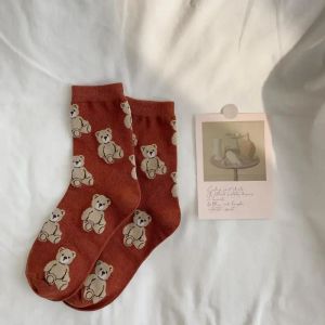 Créative New Brown Bear Socks Femed Middle Tube Japonais mignons petites chaussettes d'étudiant sauvage frais