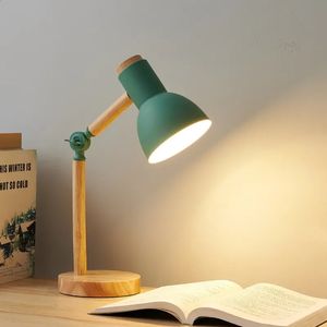Lámpara de mesa nórdica creativa arte de madera LED giro cabeza Simple mesita de noche protección ocular lectura dormitorio estudio 240125