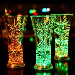 Tasses de fête créatives flocon de neige LED, changement de couleur clignotant, activé par l'eau, tasse de bière, de whisky, vaisselle