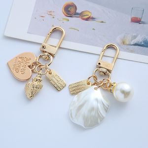 Creative perle coquille porte-clés pendentif femmes mignon métal bijoux voiture sac pendentifs petits accessoires porte-clés cadeau dame prix en vrac
