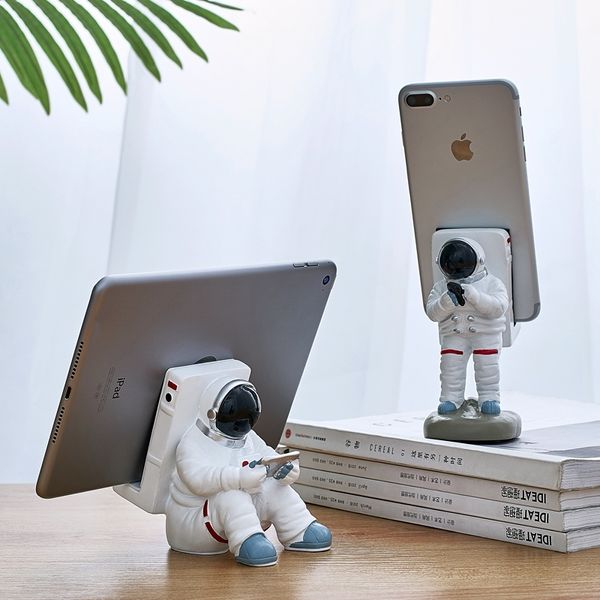 Porte-plume créatif support de téléphone portable résine astronaute Figurine décoration de la maison bureau accessoires de bureau support de bureau pratique 210318