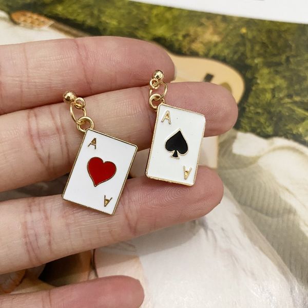 Pendientes creativos de póker asar pendientes de puñetazos de los corazones tarjetas de espadas asimetría mini aretes de hombres regalos para mujeres joyería de joyería