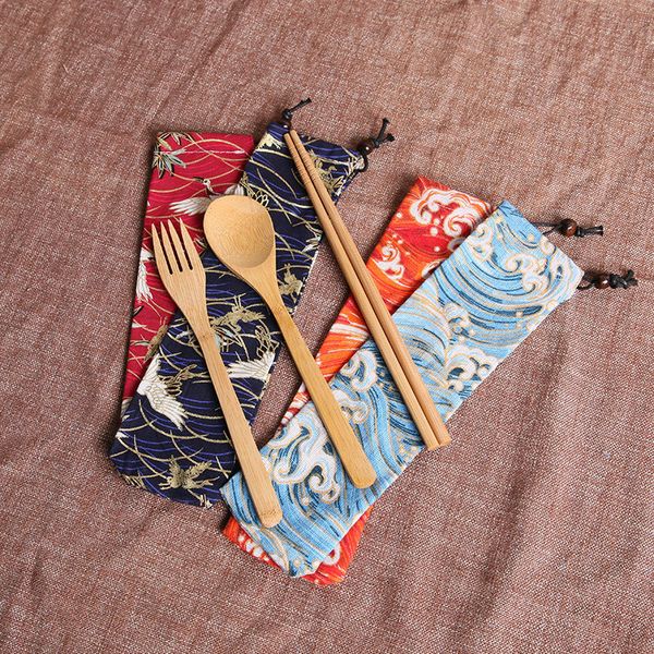 Juego de vajilla portátil creativo, palillos de bambú, cuchara, tenedor con bolsa de tela con cordón, venta al por mayor, envío rápido WB700