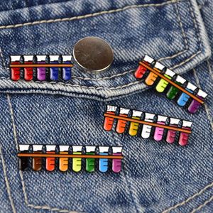 Creatieve regenboogtestbuis Email Booch Wetenschappelijke chemie Experiment Testbuis Potion reagens metalen badge punk pins sieraden sieraden