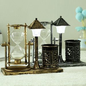 Horloge de sable de sablier rétro créativité horloge de sable de sable de sable avec porte-stylo de la lampe de nuit du porte-stylo pour table cadeau de décoration intérieure