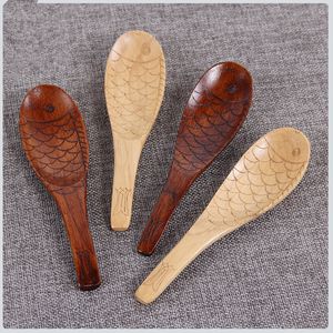 Cucharas de madera pequeñas creativas Cuchara de registro en forma de pez Vajilla de madera japonesa Cuchara de madera pequeña tallada a mano Herramientas de cocina CCA11816-A 60pcs