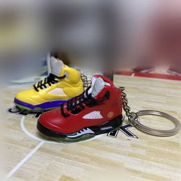 Zapatillas de deporte creativas, modelo de llaveros de recuerdo, zapatos de baloncesto estereoscópicos 3D, llavero para hombre, mochila para coche, regalos sorpresa decorativos G1019