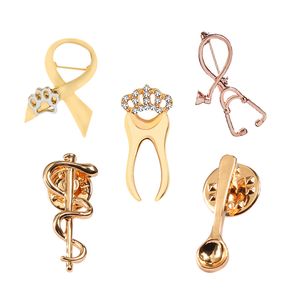 Stéthoscope créatif serpent bâton cuillère cristal dent broches médicales Collection broches pour médecin infirmière mode bijoux cadeaux