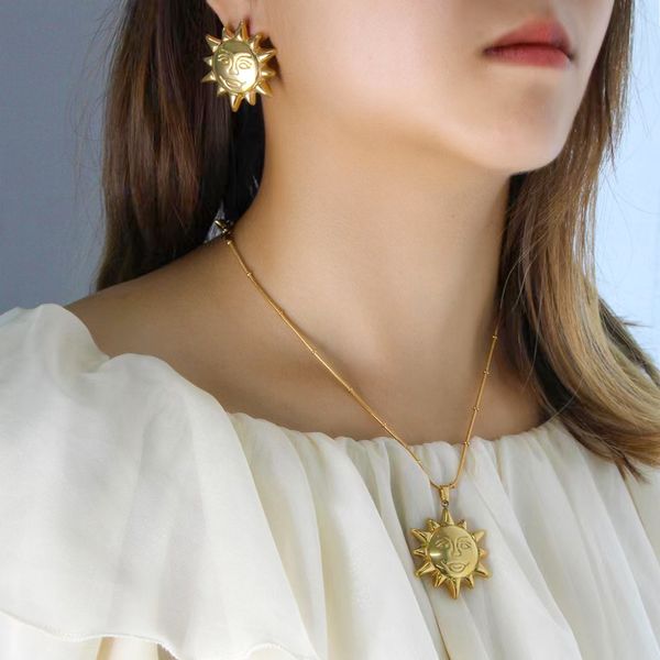 Collier pendentif abstrait soleil créatif, acier inoxydable, éclat exagéré européen et américain, quatre boucles d'oreilles rayonnantes, ensemble de colliers, bijoux pour femmes