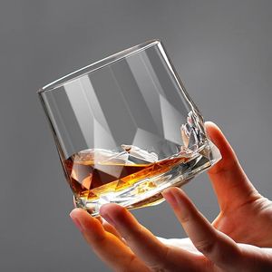 Verre de whisky en cristal épais créatif avec conception supérieure en rotation Hammer Verre à vin 240510