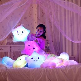 Creatief speelgoed Lichtgevend kussen Zacht gevuld knuffel Gloeiend kleurrijk sterrenkussen Led-lichtspeelgoed Cadeau voor kinderen