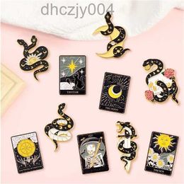 Creatieve trendy cartoon Black Snake Tarot Oil Drop Rapel Broche Badge Pin denim tas cadeau mannen vrouwen mode sieraden decoratie gc1435 k5ay