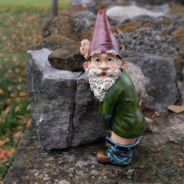 Créative uriner gnome statue résine artisanat blanc barbu vieil homme nain sculpture de Noël jardin de Noël décoration 240523