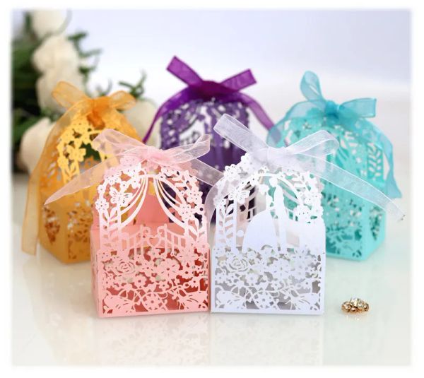 Créisseurs de faveur de mariage Sacs de bonbons Laser Paper coupé Paper Hollow Out Candy Box avec Ribbons Lovers Flowers Boîtres-cadeaux Boxeszz