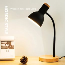 Lámpara de escritorio nórdica plegable LED de hierro, arte de madera creativo, protección ocular, lámpara de mesa de lectura, sala de estar, dormitorio, decoración del hogar 240131