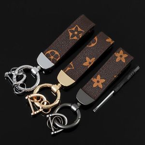 Créativité Presbyopie Car Keychain Sac Pendant Pendre Bijoux de bijoux Posteur pour hommes Gift Fashion Pu Leather Glow Design Metal Chain Chain Accessoires