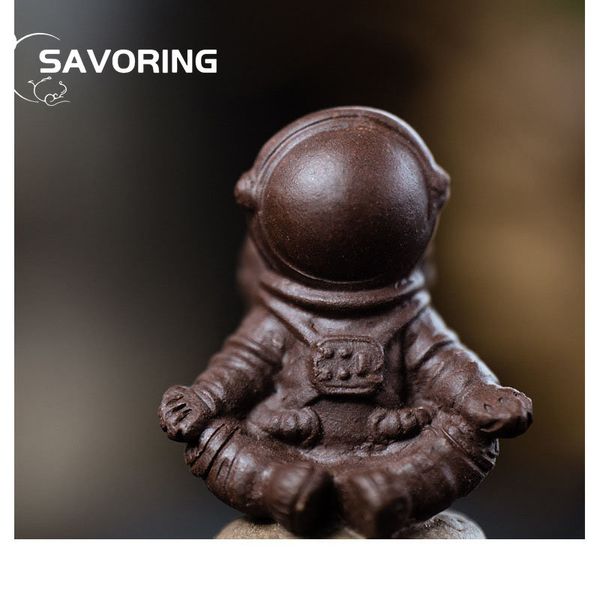 Créativité Yixing Purple Clay Tea Pet Pet à la main Sculpture d'astronaute exquise Plateau de thé de bureau exquis Les petits ornements peuvent améliorer le cadeau