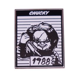 Chucky effrayant avec une épingle de couteau Broche la poupée diabolique pour la pièce de jeu de jeu de jeu de bijoux d'horreur de badge à collection