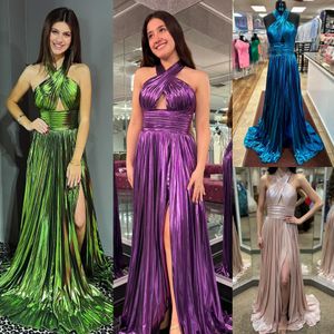 Criss-Cross Halter Métallique Prom Queen Robe 2k24 Découpe Longue Maxi Pageant Hiver Soirée Formelle Cocktail Piste Black-Tie Gala Oscar Émeraude Lilas Vert Or