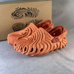 Cro Salehe Bembury Sandals Slippers Slides Diseñador Classic Mens Cucumber Urchin Crocodile Improiector de verano Blay Wading Widing Huella zapatos A 6F