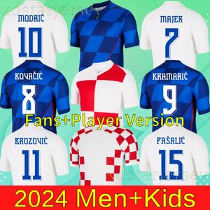 Kroatië voetbaltruien 22 24 Modric Majer Croatie 2024 Gvardiol Kovacic Suker Men Kids Kit Vrouwen Fans Player Versie Retro 1997 1998 2002 Croacia voetbalshirt T
